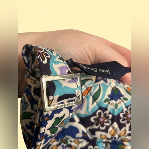 Vera Bradley Quilted Triple Zip Hipster, Blue/Multi – New With Tags - Picture 6 of 6